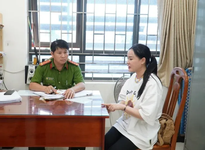 'Anna Bắc Giang' chính thức mang tiền đến giao nộp cho cơ quan công an
