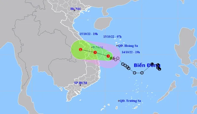 Bão số 5 suy yếu thành áp thấp nhiệt đới trước khi đi vào đất liền miền Trung