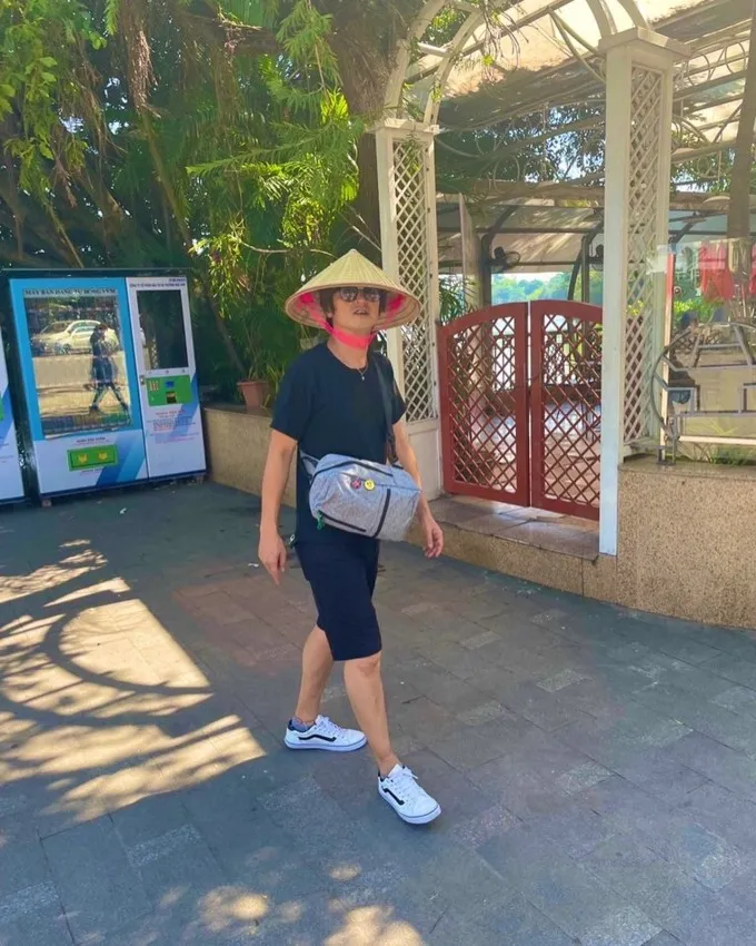 Hết Oruku để đánh, Gao Đỏ và Gao Xanh bị bắt gặp đến Hà Nội ăn phở