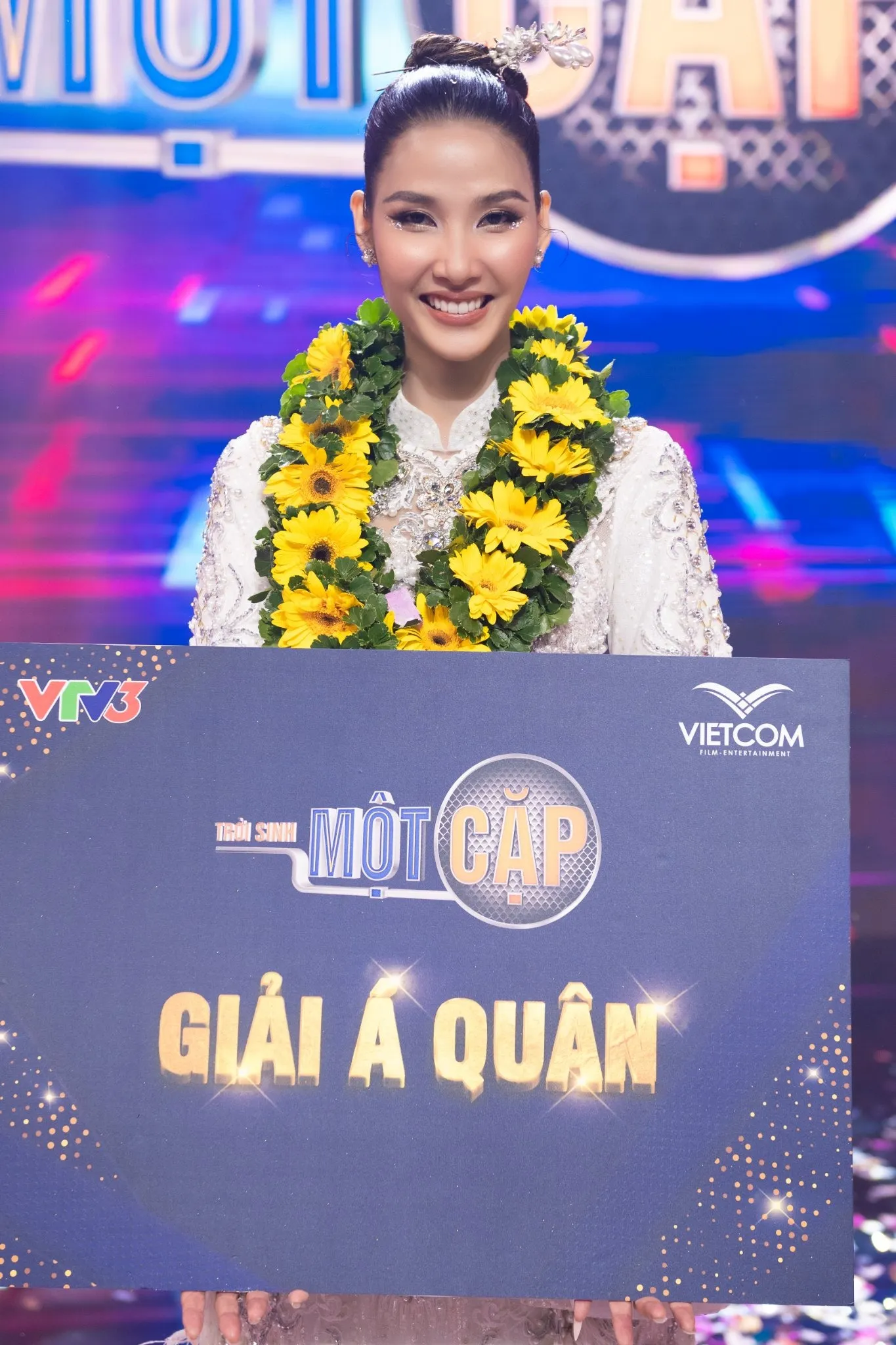 Nối gót Kiều Loan, Hoàng Thùy có dự định lấn sân làm ca sĩ