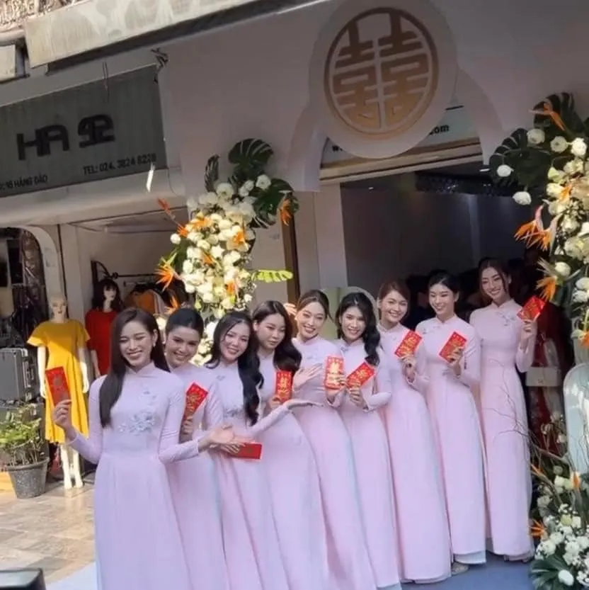 Chùm ảnh Hoa hậu Đỗ Mỹ Linh bên dàn phù dâu toàn bông hậu