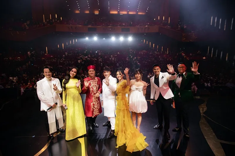 Con gái diva Mỹ Linh lên tiếng về việc được 'ưu ái' hát cùng thế hệ gạo cội