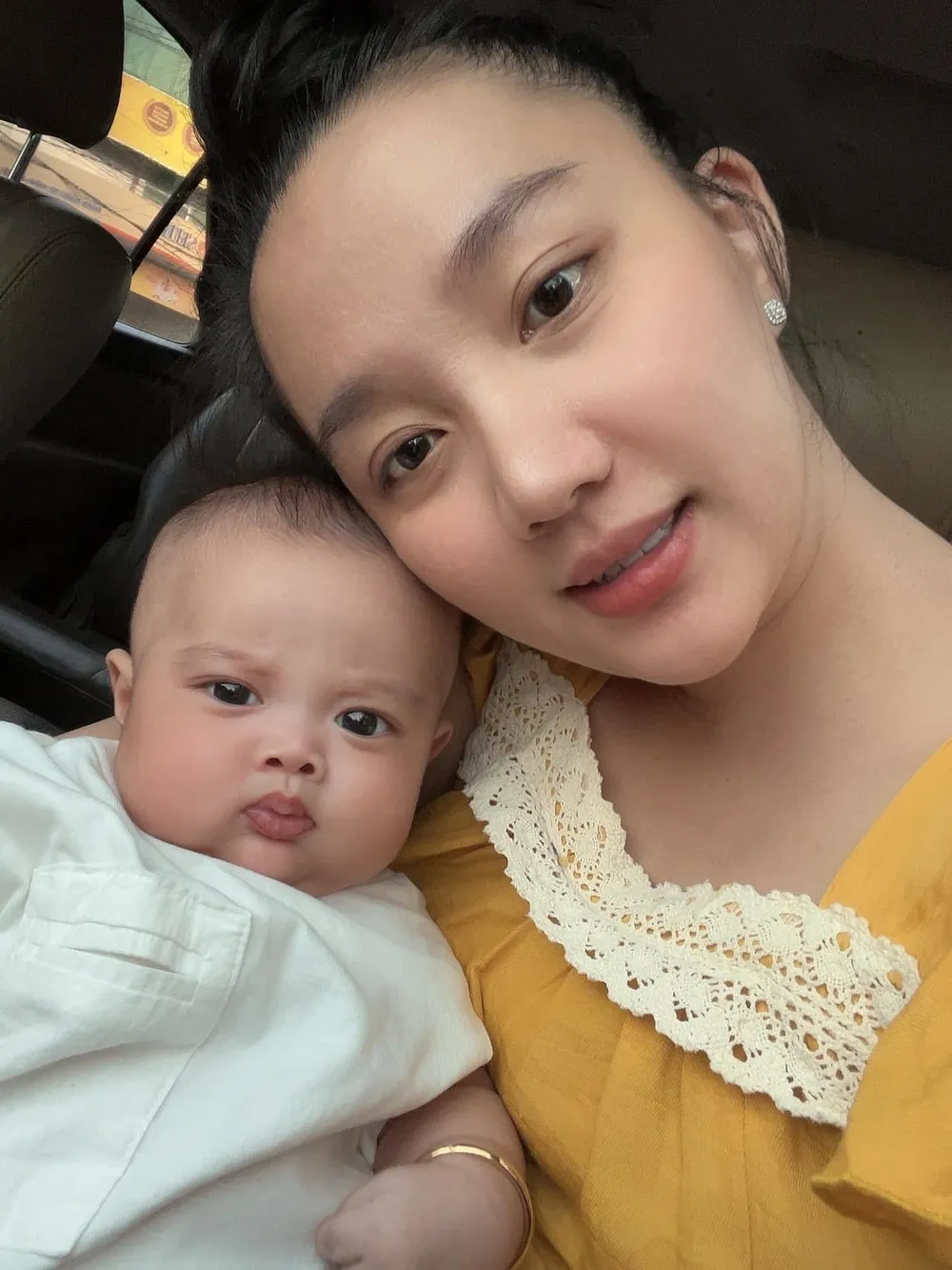 Quý tử nhà Lê Dương Bảo Lâm có loạt biểu cảm khiến người xem tan chảy