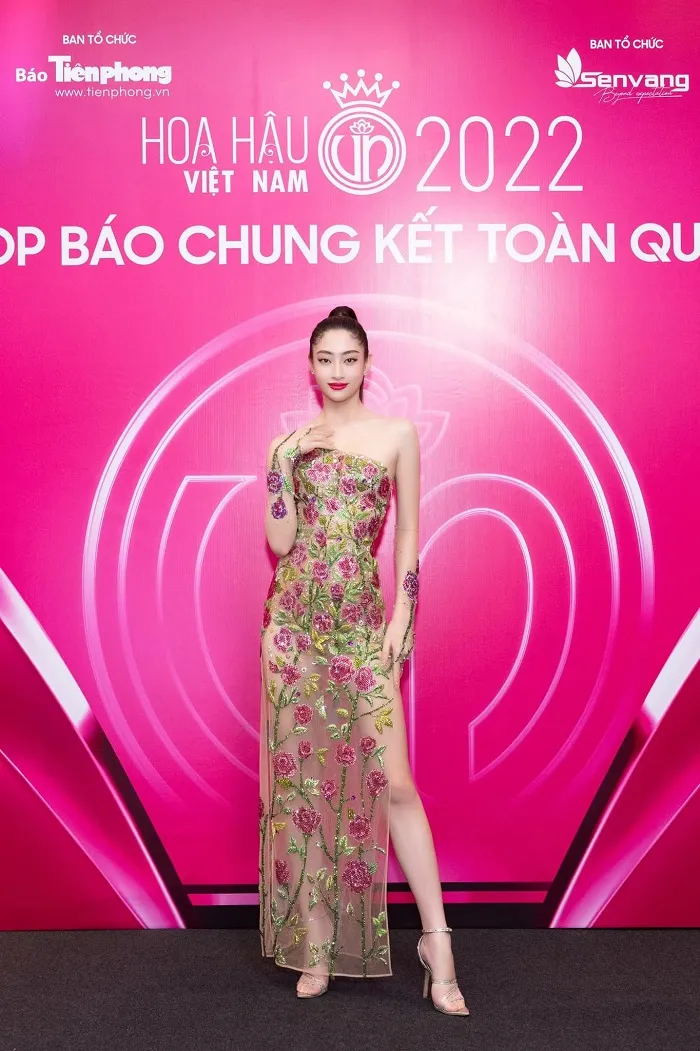 Lương Thùy Linh và Phương Nhi dùng chung váy Hoa hậu Mai Phương giữa sự kiện