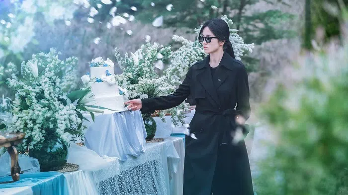 Song Hye Kyo thể hiện biểu cảm lạ trong phim mới khiến khán giả lạnh người