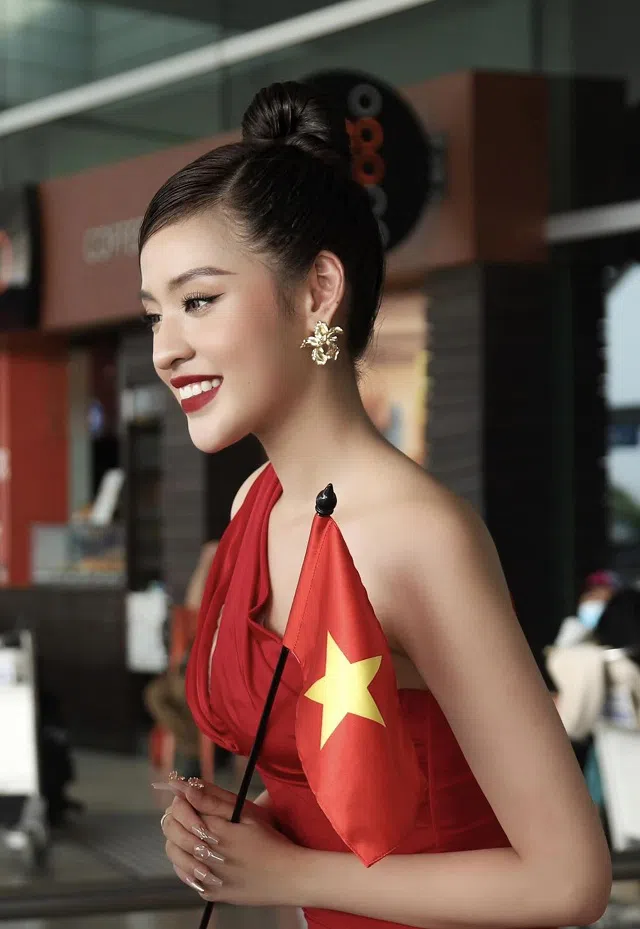 'Hot girl trứng rán' Trần Thanh Tâm khoe tin vui 'khủng' hậu đi thi cuộc thi 9 người