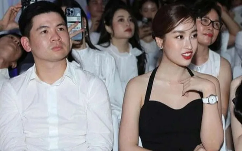 Xôn xao ảnh Hoa hậu Đỗ Mỹ Linh thử váy cưới sau khi nhận lời cầu hôn của con trai bầu Hiển