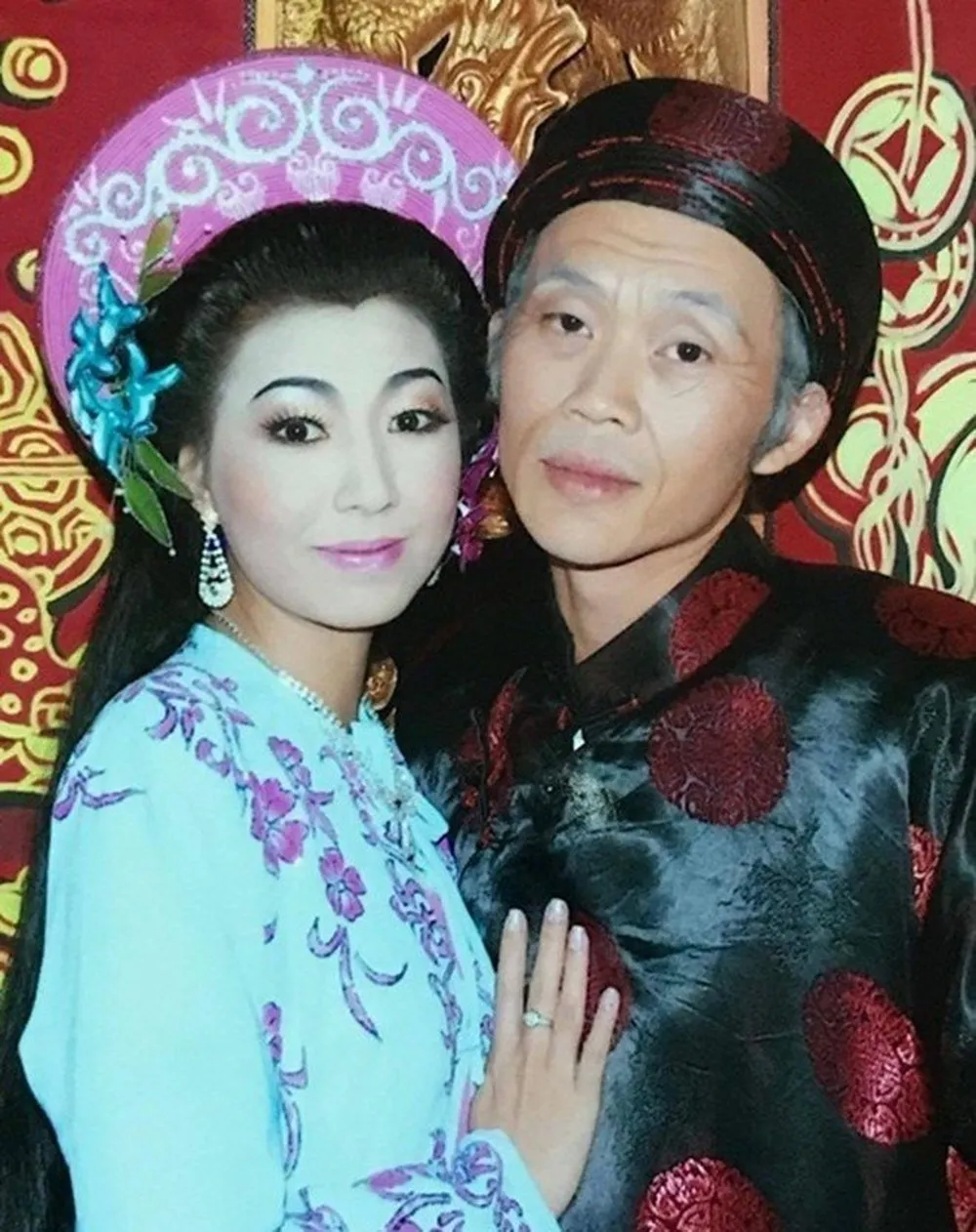 Bạn gái cũ Hoài Linh tung ảnh chứng minh tình cảm mặn nồng hậu tuyên bố cưới nam danh hài