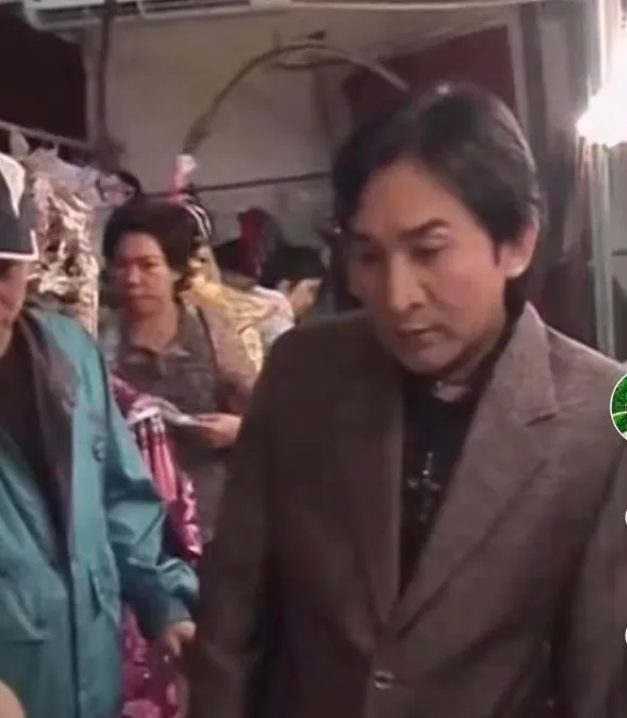 'Ông hoàng cải lương' Kim Tử Long chạm mặt vợ cũ thứ 2: Thái độ gây bất ngờ