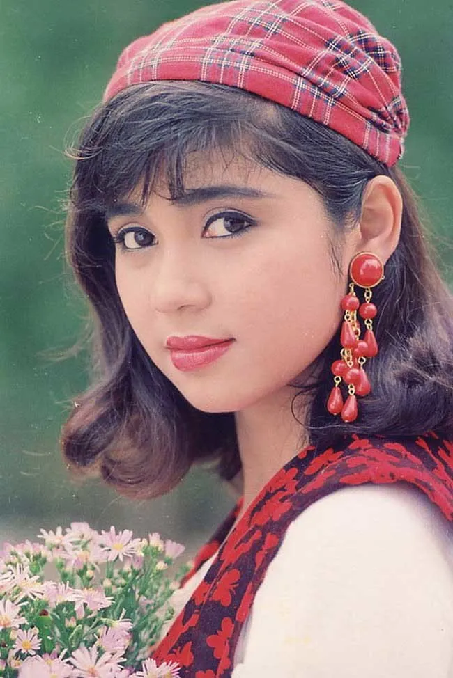 'Biểu tượng sắc đẹp' Việt Trinh đáp trả khi bị buông lời cay đắng, chê hết thời