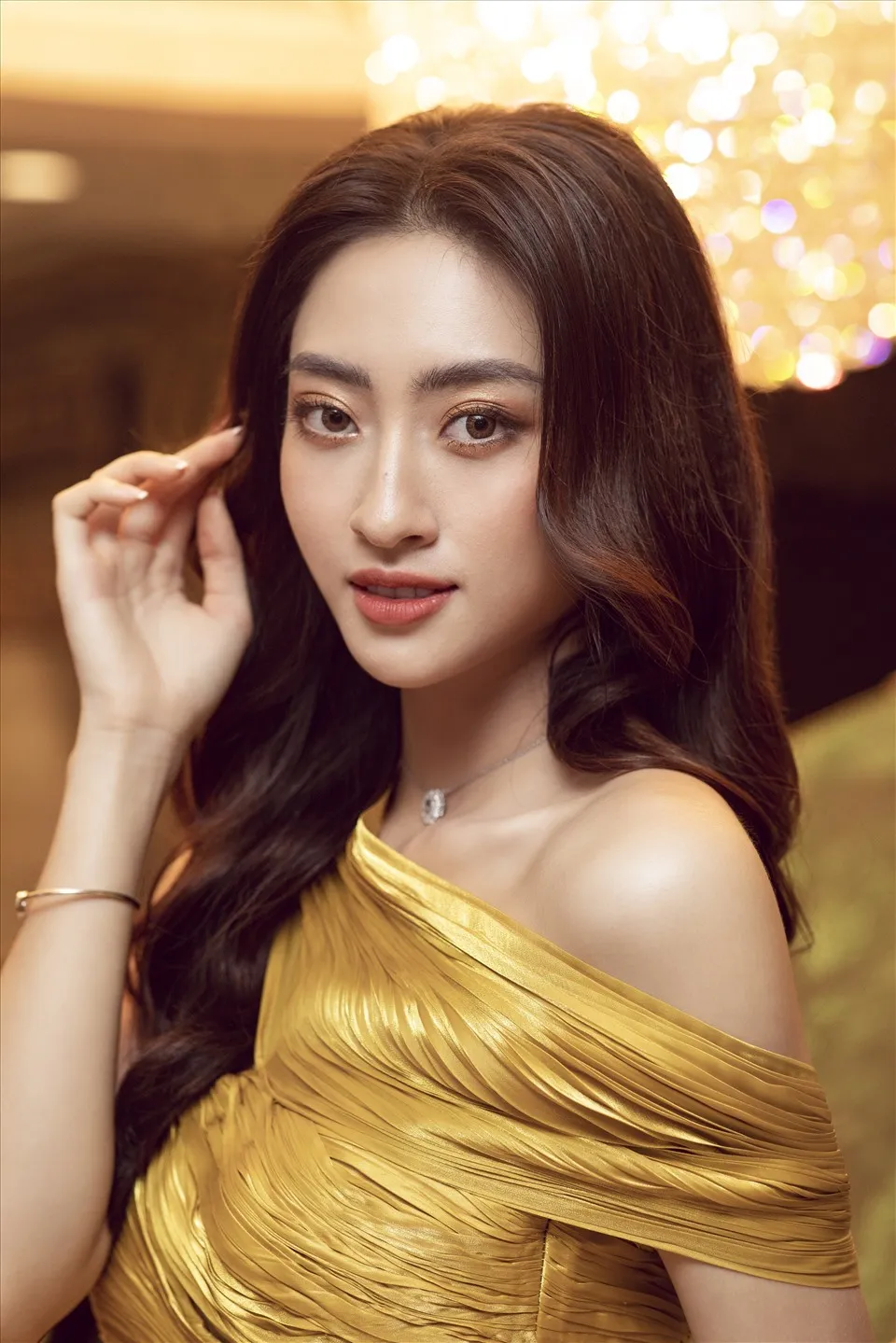 Hoa hậu Lương Thùy Linh gặp vấn đề sức khỏe khiến fan lo lắng