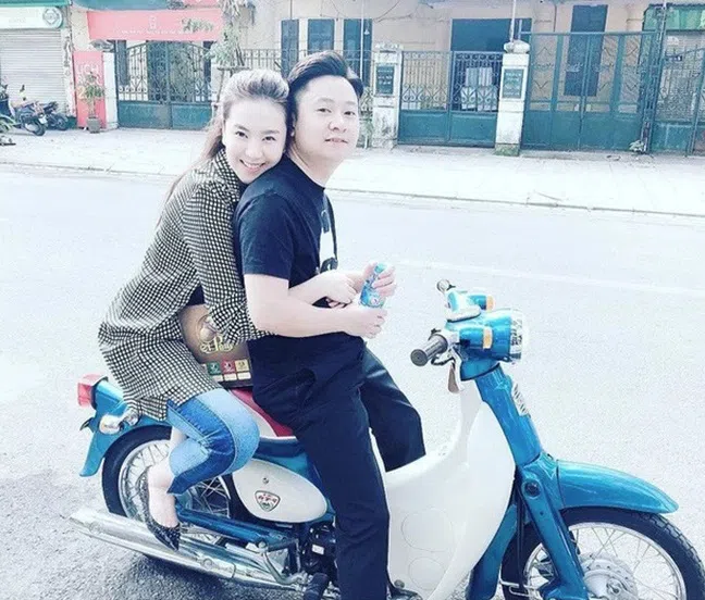 Chồng MC Mai Ngọc lộ diện 'minh oan' cho vợ: Ngoại hình gây chú ý