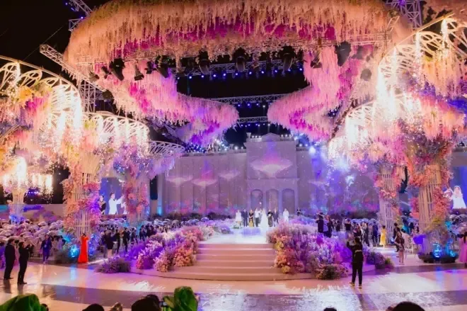 Đức Phúc choáng ngợp khi hát tại siêu đám cưới trăm tỷ ở Kiên Giang