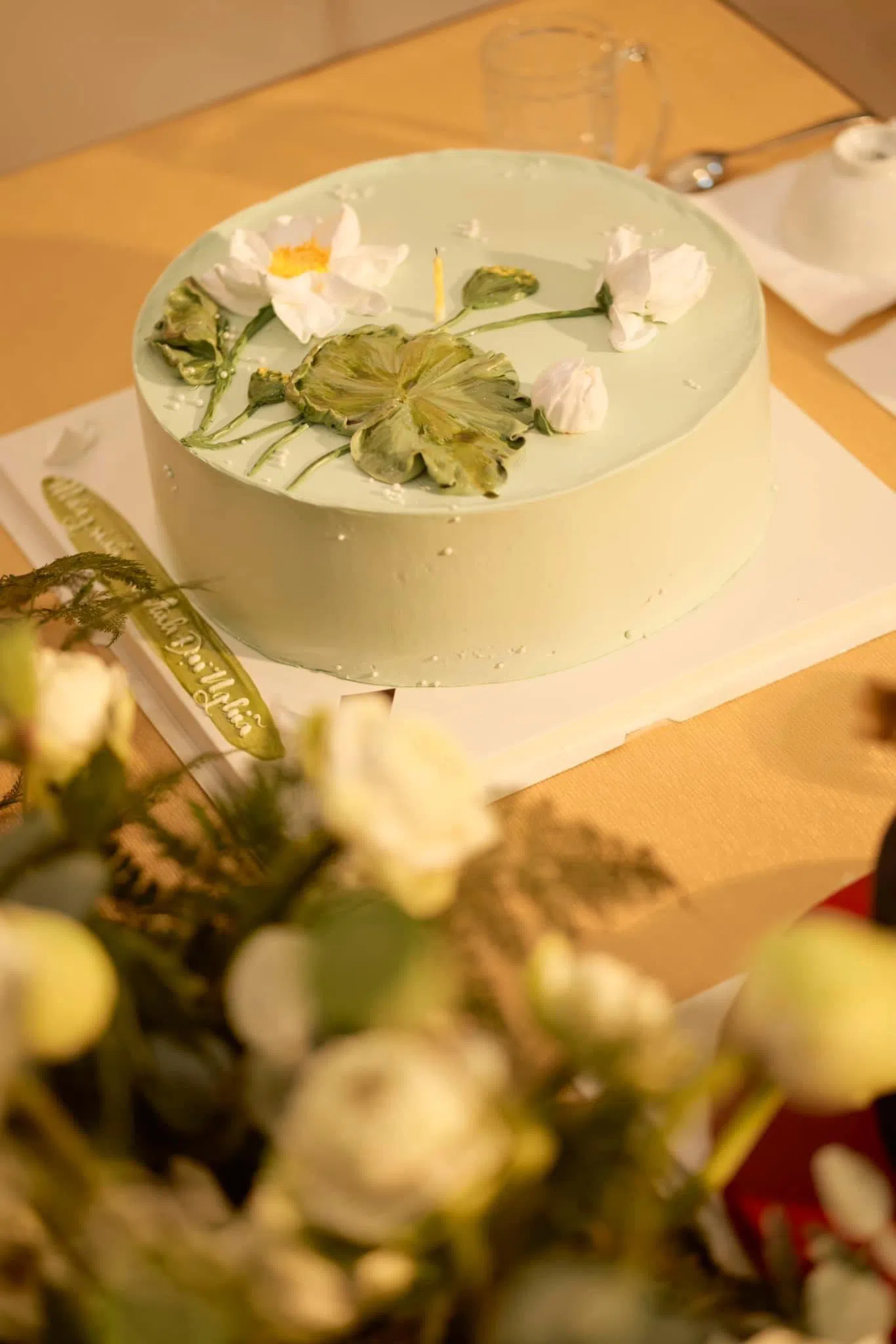 Nhật Kim Anh tổ chức sinh nhật đặc biệt từ 500 bông sen trắng cho Đại Nghĩa