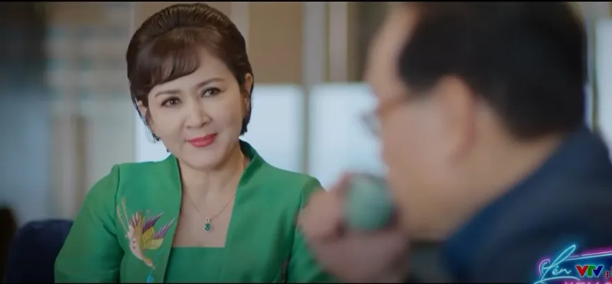 Thương ngày nắng về 2 tập 39: Duy cầu hôn Trang bằng quà 'khủng', chủ tịch Hoàng Long 'xanh mặt' trước bà Nhung