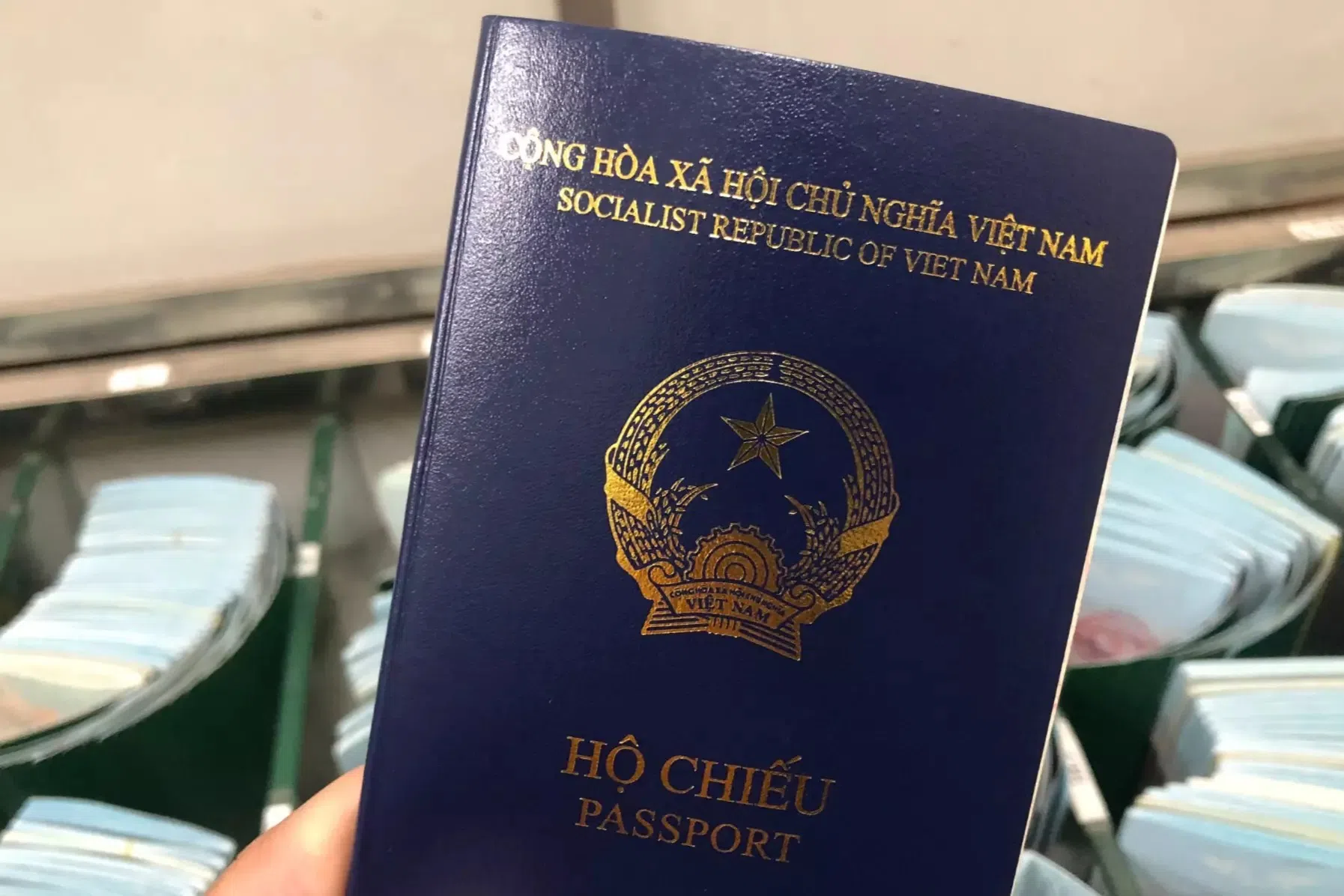 Từ 1/7 sử dụng mẫu hộ chiếu mới, mẫu hộ chiếu cũ còn giá trị sử dụng?