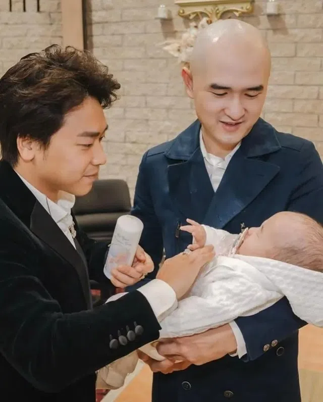 Thiếu gia Minh Hải bất ngờ công khai con trai mới chào đời ở Úc hậu chia tay Hòa Minzy
