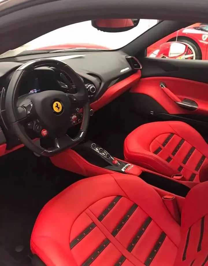 Siêu xe Ferrari 488 GTB bị tan tành đầu xe thuộc hàng quý và cực hiếm tại Việt Nam