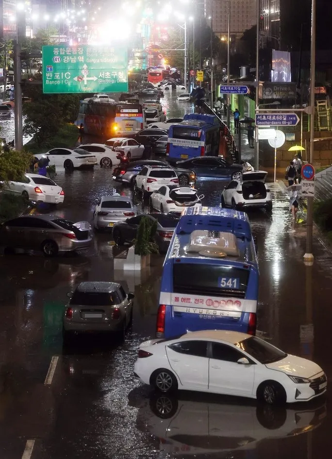 Trận mưa lớn lịch sử khiến Hàn Quốc thiệt hại nghiêm trọng về người và tài sản