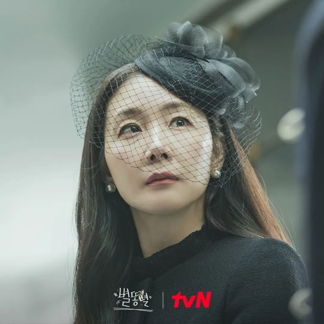 Dàn sao Hàn làm cameo trên màn ảnh 2022: Song Joong Ki tỏa sáng dù chỉ vài giây, Choi Ji Woo khí chất ngôi sao