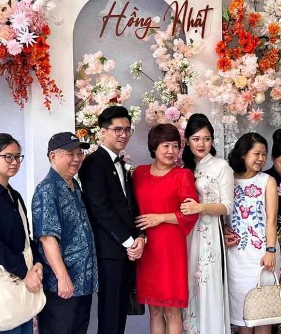 MXH xôn xao loạt ảnh cưới của cựu streamer PewPew với bạn gái Hồng Nhật
