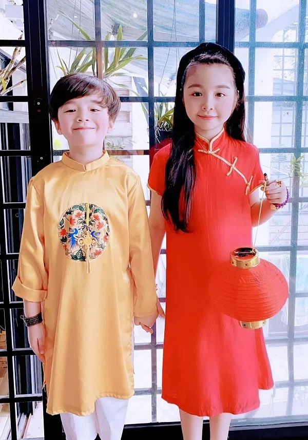 Cận cảnh diện mạo đáng yêu của 2 nhóc tỳ nhà Elly Trần: Vẻ đẹp lai Tây khiến bao người siêu lòng
