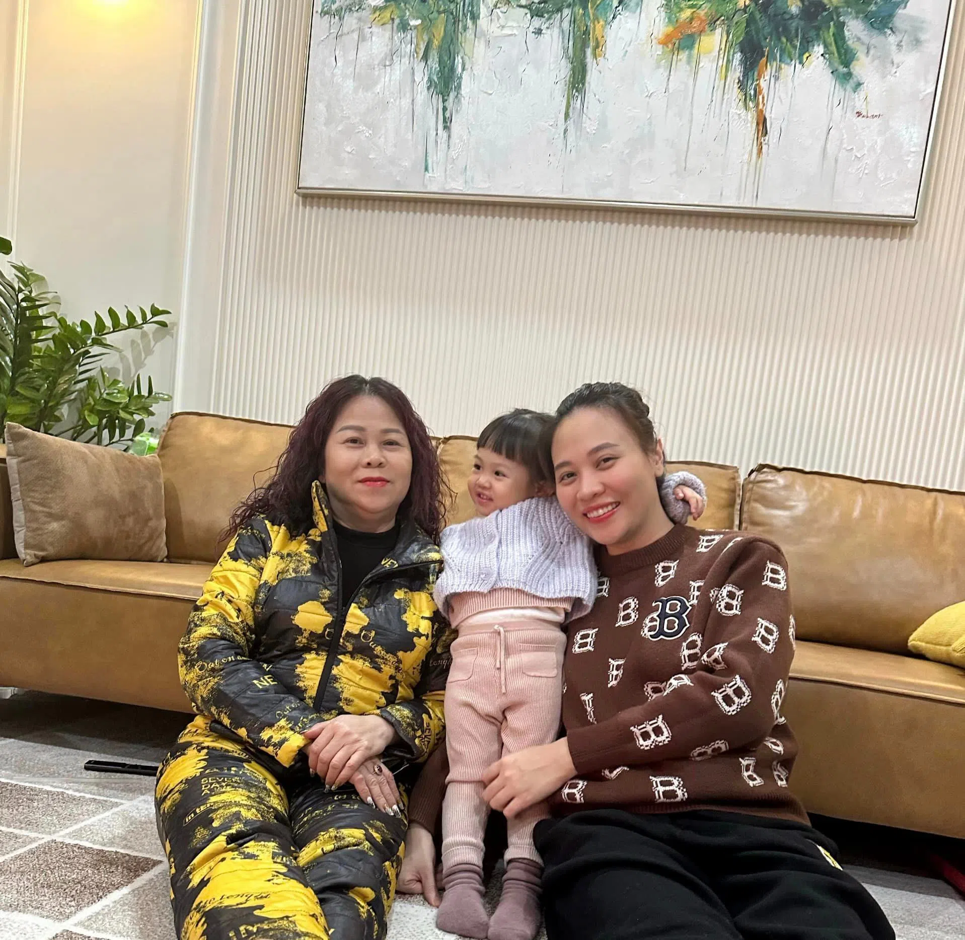 Đàm Thu Trang khoe ảnh 3 thế hệ, mẹ vợ Cường Đôla gây chú ý đặc biệt