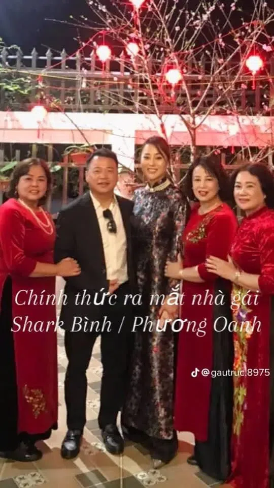 Shark Bình rò rỉ hình ảnh ra mắt gia đình Phương Oanh dịp năm mới