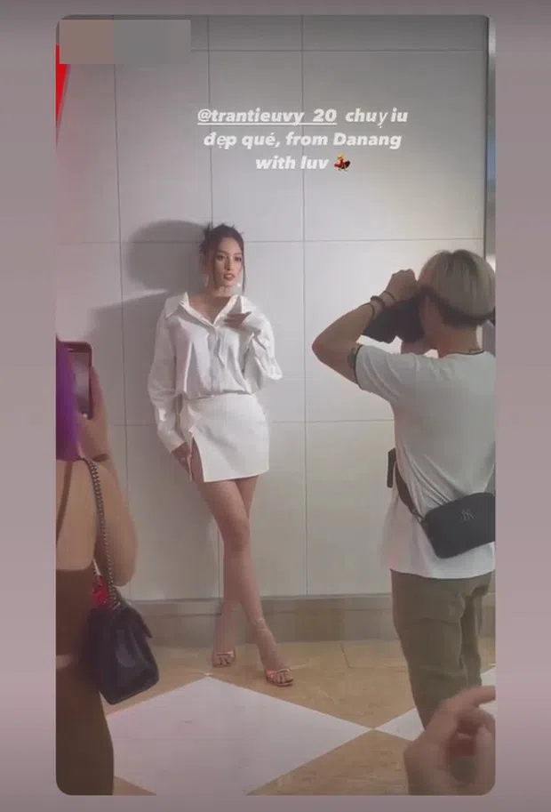 Sắc vóc không có điểm chê của Hoa hậu Tiểu Vy qua camera thường 