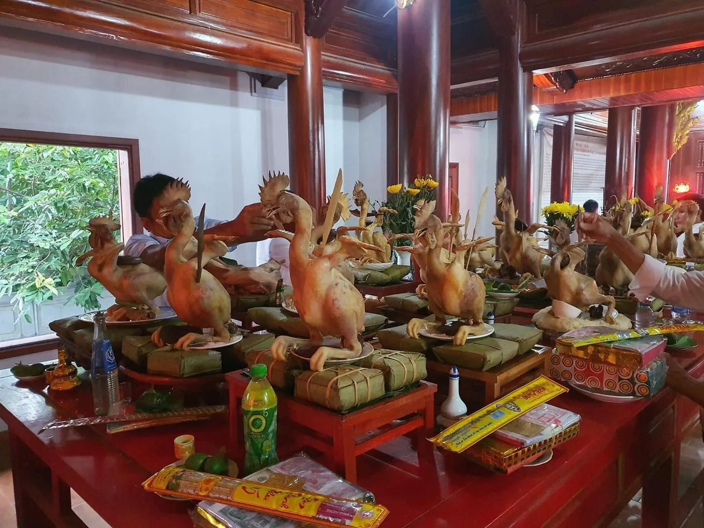 Đến hẹn lại lên: Món gà bay cúng rằm độc đáo của dòng tộc Lê Văn ở Hà Tĩnh khiến nhiều người trầm trồ
