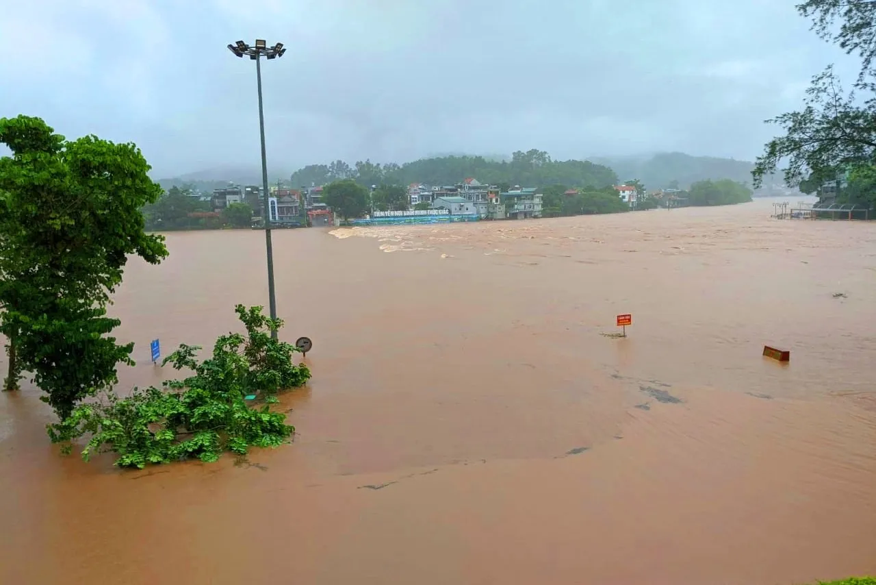 Quảng Ninh: Nước sông dâng cao, nhiều nơi ngập lút mái nhà
