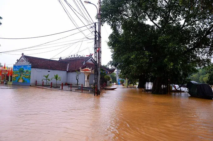 Hà Nội: Nước sông Bùi dâng cao, người dân không dám ngủ vì sợ lũ về bất chợt