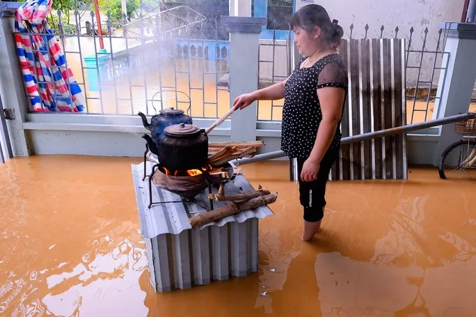 Hà Nội: Nước sông Bùi dâng cao, người dân không dám ngủ vì sợ lũ về bất chợt