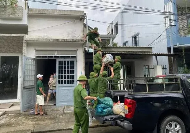 Cập nhật tin bão khẩn cấp bão số 4: Bão giật cấp 15 chỉ còn cách Hoàng Sa hơn 500km