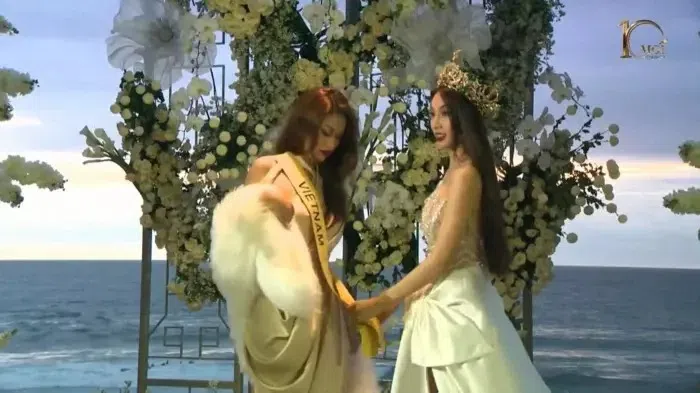 Hoa hậu Thiên Ân 'mất điểm' khi xuất hiện cồng kềnh tại buổi trao sash từ Thuỳ Tiên