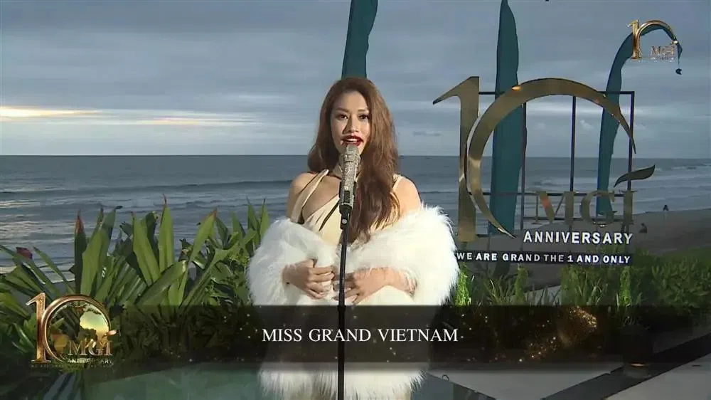 Hoa hậu Thiên Ân 'mất điểm' khi xuất hiện cồng kềnh tại buổi trao sash từ Thuỳ Tiên