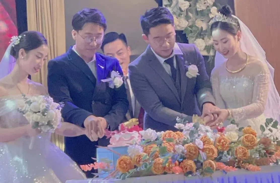 Chuyện thú vị về đám cưới của anh em song sinh cùng tổ chức chung một ngày ở Nghệ An 