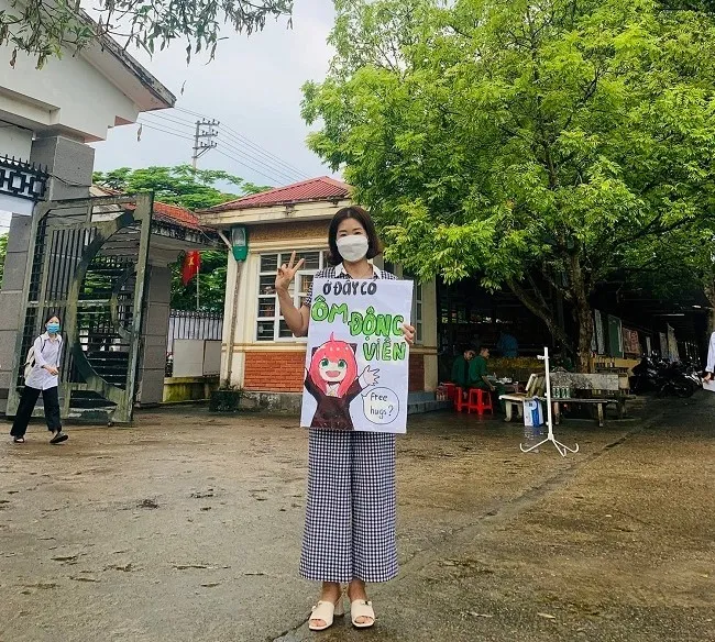 Loạt slogan 'chất' trong kì thi tốt nghiệp THPT 2022: Lụi đâu trúng đó, thi tốt anh cho 185 tỷ