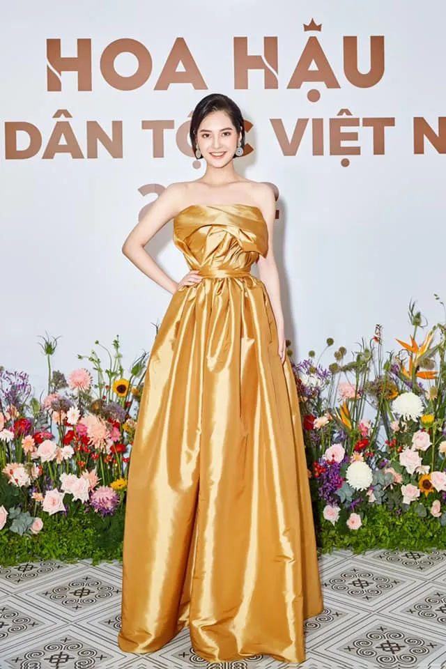 'Soi' học vấn 'khủng' cùng kinh nghiệm 'chinh chiến' của tân Hoa hậu các dân tộc Việt Nam 