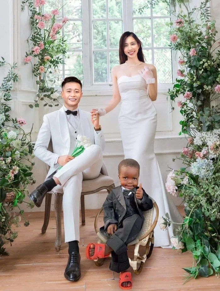 Thùy Tiên - Quang Linh Vlogs để lộ ảnh cưới và có thêm 1 nhóc tỳ, sự thật phía sau gây ngỡ ngàng 
