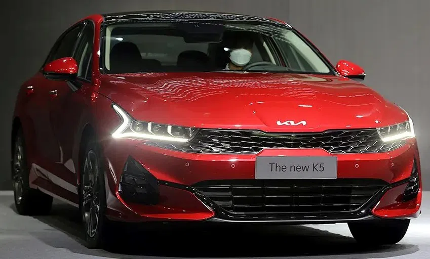 Kia K5 đẩy mạnh ưu đãi, quyết tâm 'đánh bại  Toyota Camry