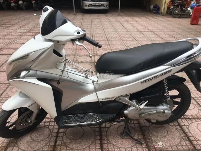 Honda Air Blade rao bán giá không tưởng, rẻ hơn Wave Alpha 2022 lên đến 7 triệu