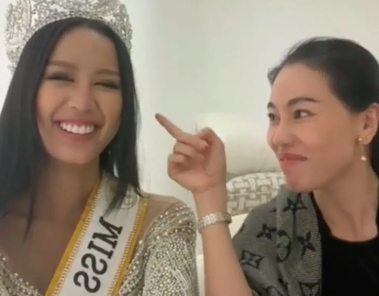 'Bà trùm Hoa hậu' bóc Bảo Ngọc dùng kỹ xảo trong Chung kết Miss Intercontinental 2022