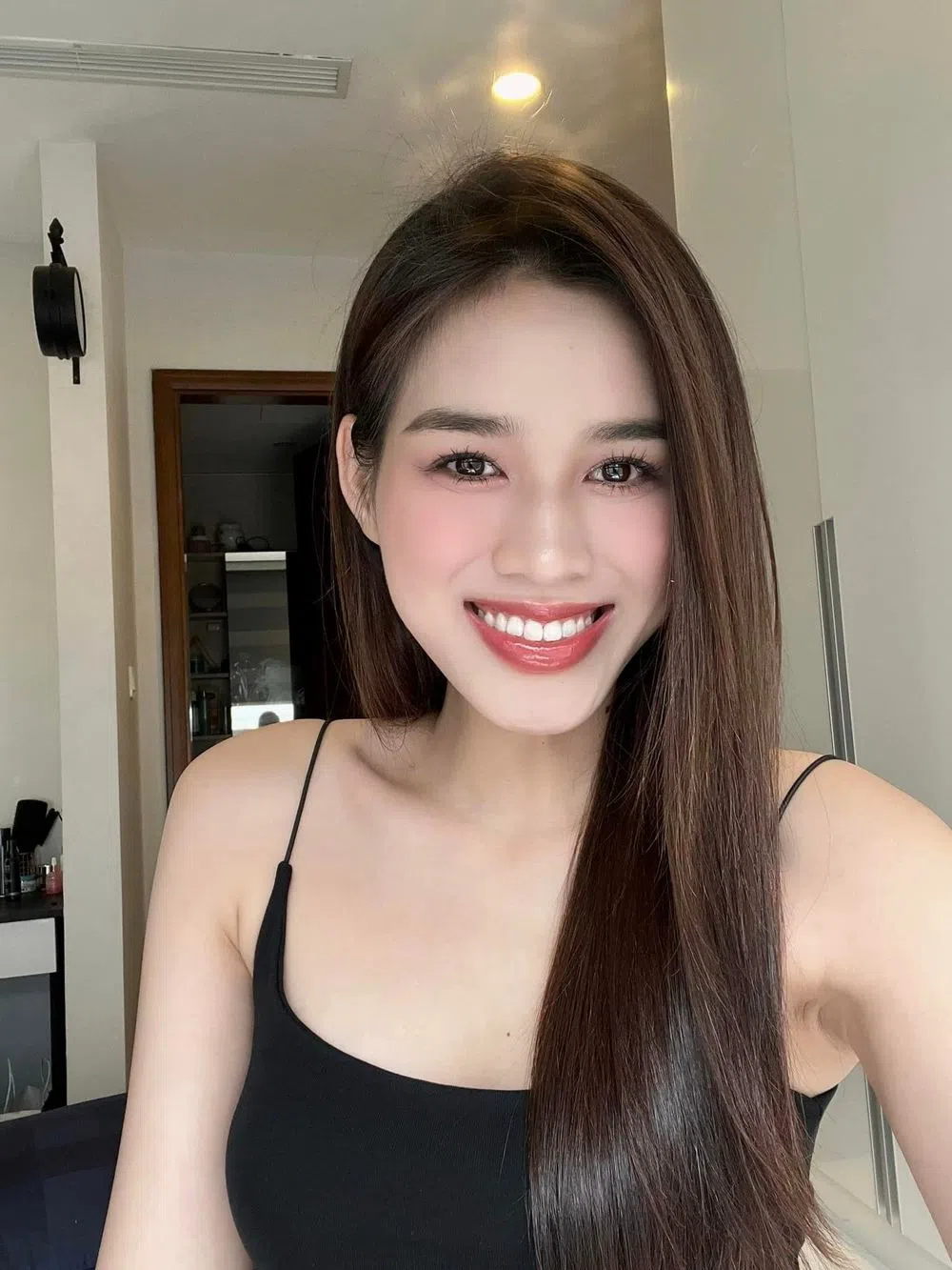 Đỗ Thị Hà khoe nhan sắc đẹp trong veo sau 3 tháng kết thúc nhiệm kỳ Hoa hậu Việt Nam 