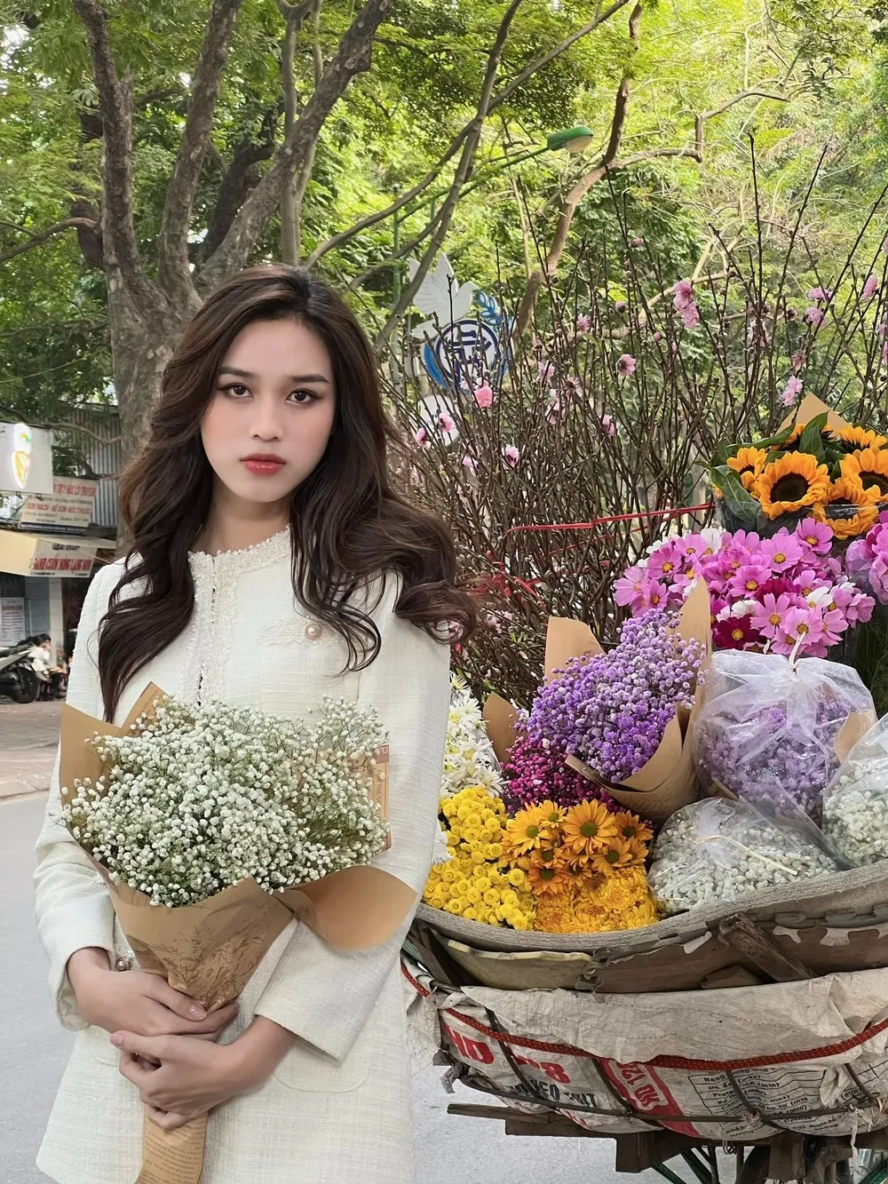 Đỗ Thị Hà khoe nhan sắc đẹp trong veo sau 3 tháng kết thúc nhiệm kỳ Hoa hậu Việt Nam 