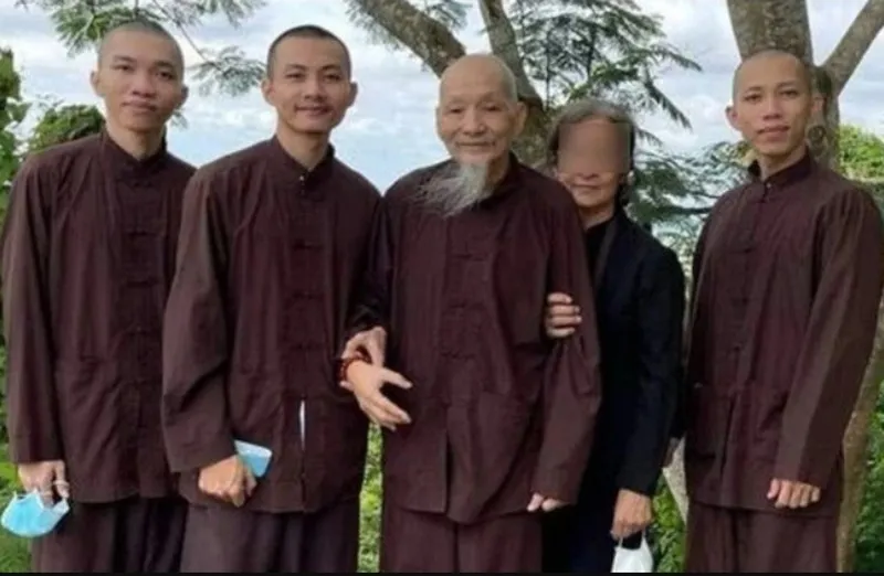 5 chú tiểu Thách Thức Danh Hài hiện ra sao sau khi nhóm người Tịnh Thất Bồng Lai bị 'xộ khám'
