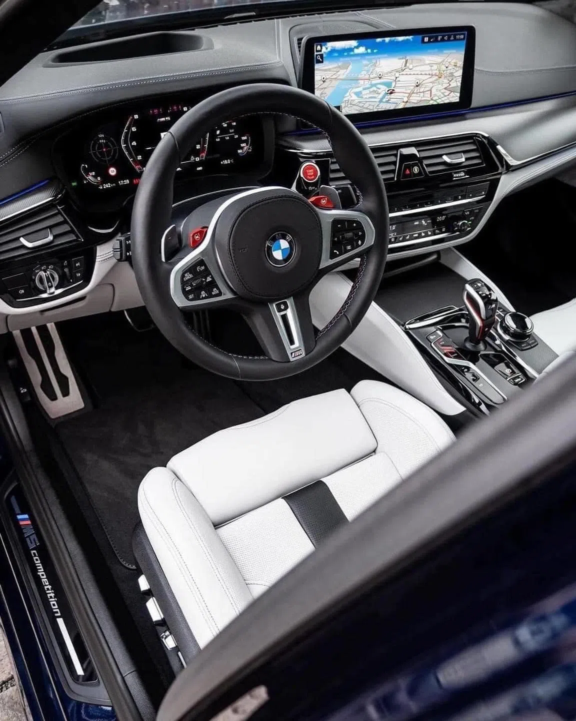 Cận cảnh chiếc BMW M5 chỉ 7 tỷ: Xế sang thế hệ mới rẻ chưa từng có