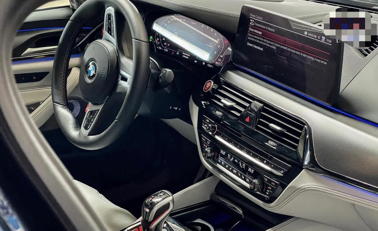 Cận cảnh chiếc BMW M5 chỉ 7 tỷ: Xế sang thế hệ mới rẻ chưa từng có