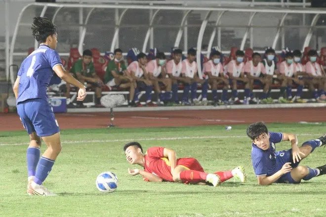 Văn Khang tỏa sáng, U19 Việt Nam thẳng tiến vào bán kết U19 ĐNÁ