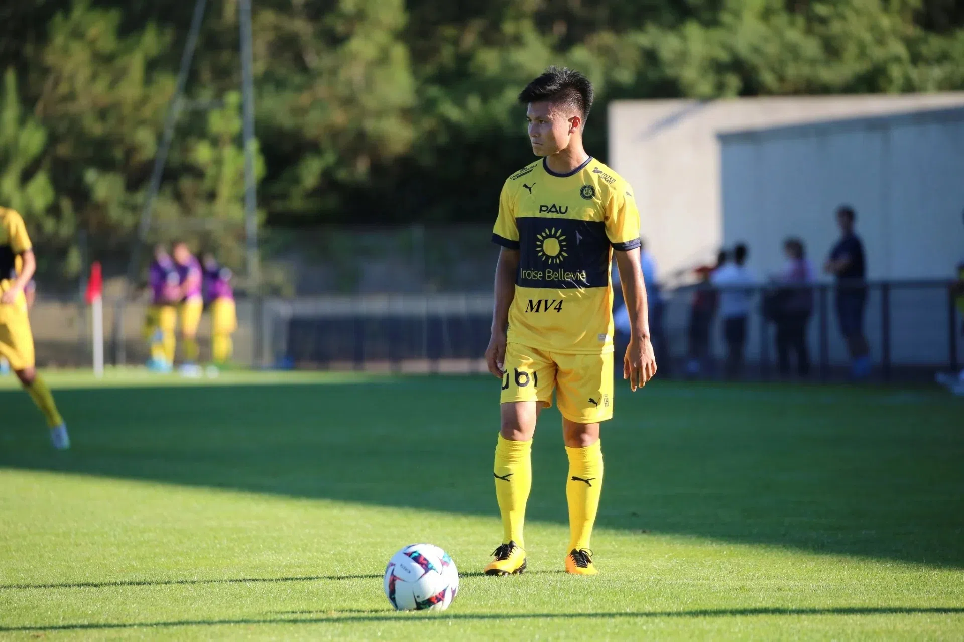 Cầu thủ Việt kiều gia nhập Ligue 2, sẵng sàng đấu Quang Hải